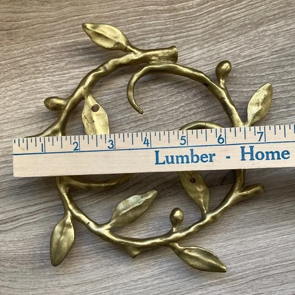Michael Aram Leaf vine round trivet Gold tone signed